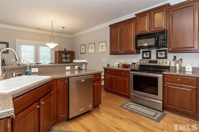Building Photo - 3 Bedroom Townhome in Magnolia Woods - Clo...