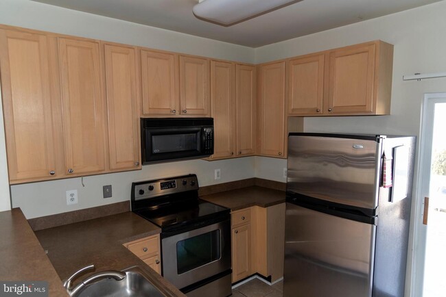 Building Photo - 42425 Goldenseal Square