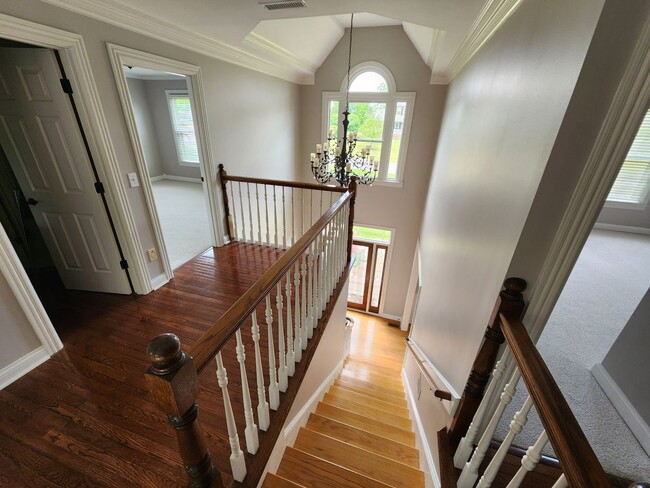 Building Photo - Gorgeous 4/3.5 with amazing back patio!