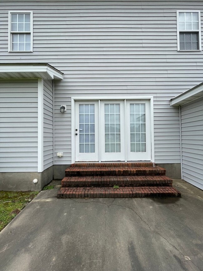 Building Photo - 1210 S Taylor St