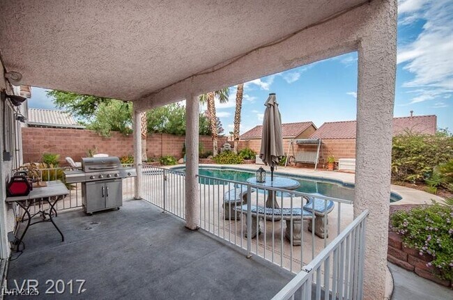 Building Photo - 3049 Emerald Creek Dr