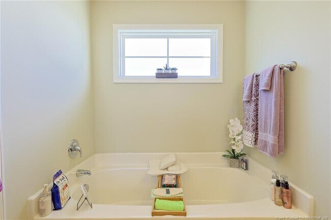 Building Photo - 1641 Mount Rainer Dr