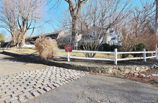 Building Photo - 16 Upland Ln