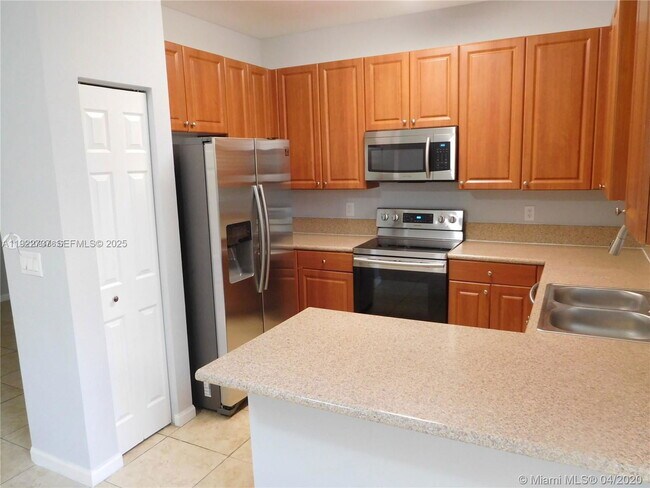 Building Photo - 650 NE 22nd Terrace