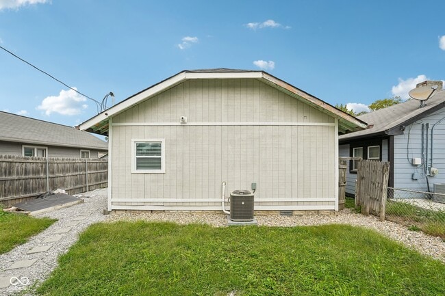Building Photo - 3847 Hoyt Ave