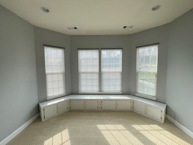 Building Photo - Crutcher Station home off Station Camp Blvd!