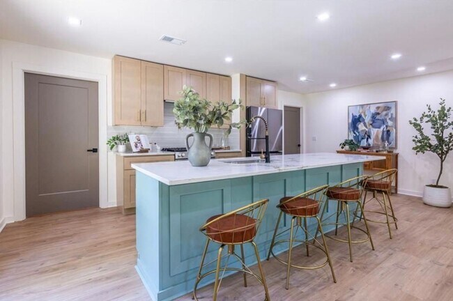 Building Photo - STUNNING RENOVATION! Modern 3BR/2BA Ranch in Sought-After Location!