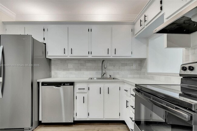 Primary Photo - 8000 SW 81st Dr