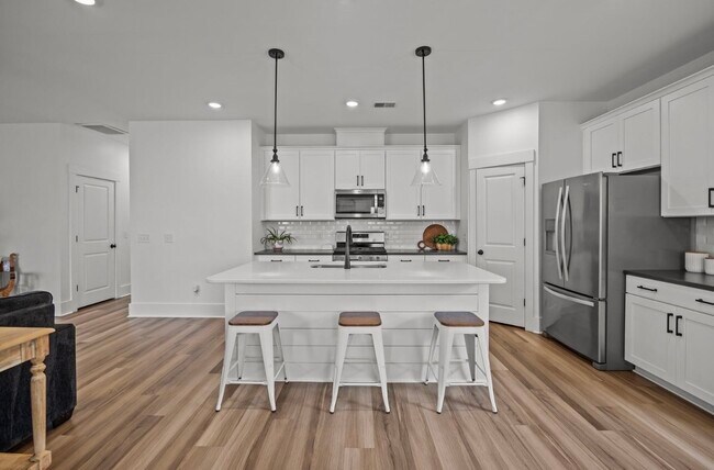 Building Photo - 401 Carrara Dr