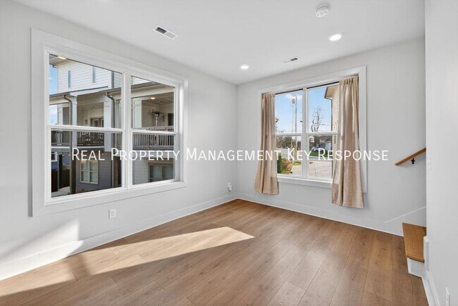 Building Photo - 2109 23rd Ave N