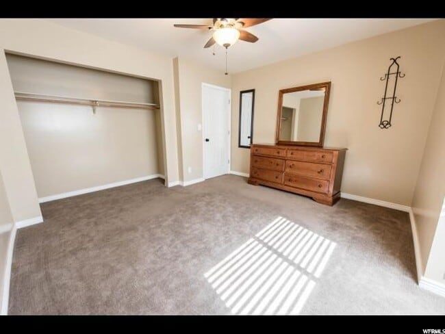 Building Photo - 3 Bedroom 1.5 Bath Magna Condo. Pets Welcome