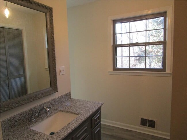 Building Photo - 3730 Newport Dr