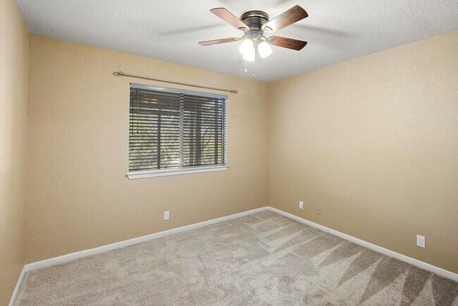 Building Photo - 108 Courtside Cir