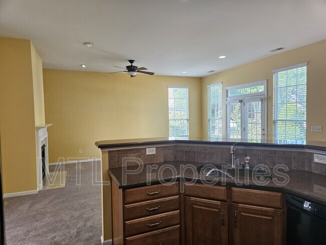 Building Photo - 849 Platinum Dr