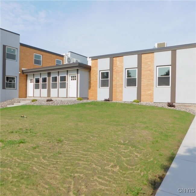 Building Photo - 413 S Main St