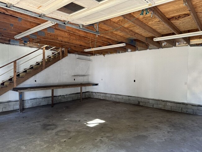 Building Photo - 327 Miller Blvd