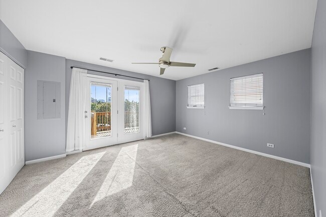 Building Photo - 649 W Elm St