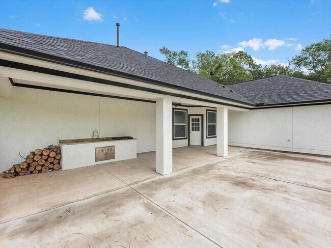 Building Photo - 14606 Half Cir
