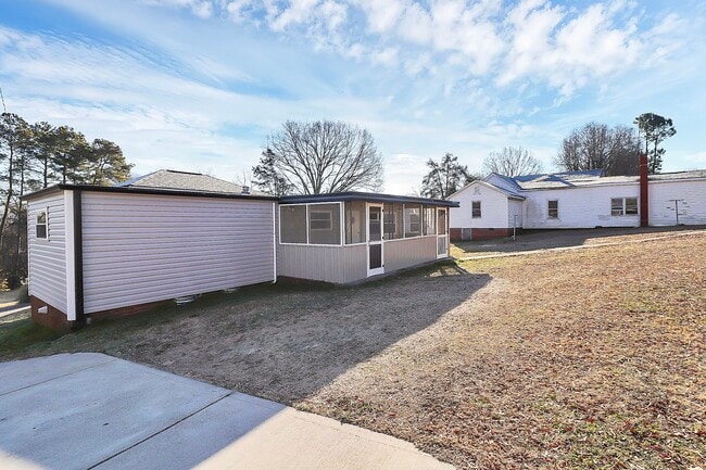 Building Photo - 146 Swink St SW