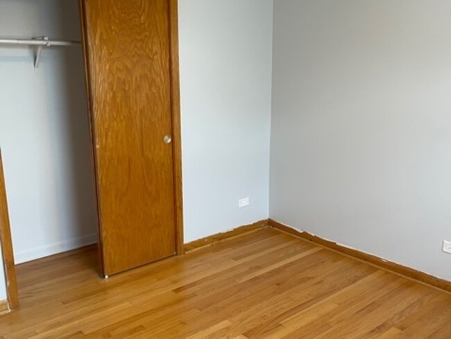 Building Photo - 4570 N Narragansett Ave