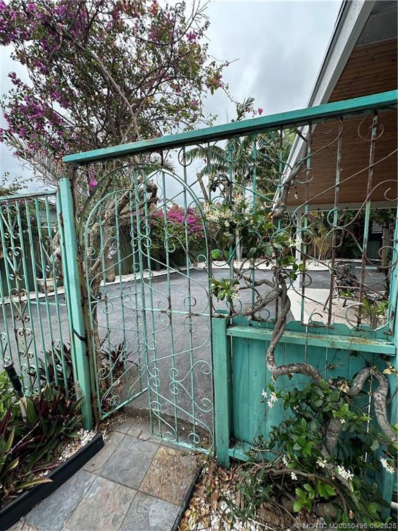 Building Photo - 4490 NE Indian River Dr