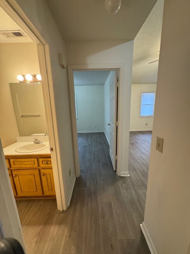 Building Photo - 310 Park Ave