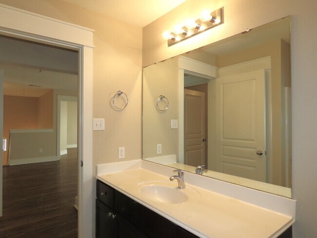 Building Photo - South Tyler! Stunning 5 Bedroom, 3.5 Bath ...