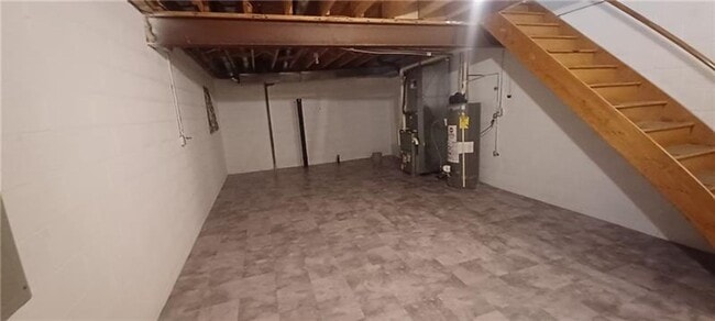 Building Photo - 4 bedroom 2.5 bath Home fo r rent Irwin, PA 15642