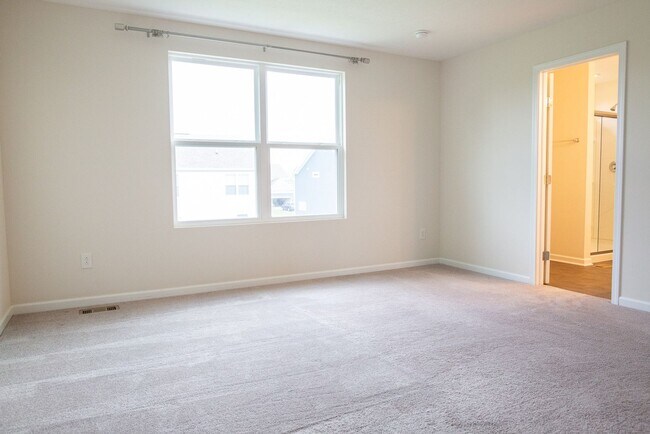 Building Photo - 2845 Beechwood Dr