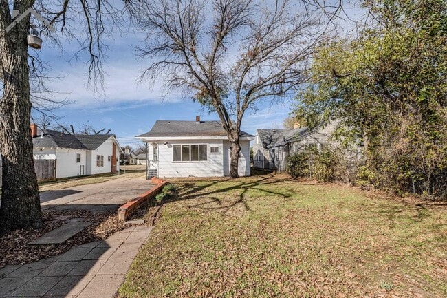 Building Photo - 2003 Arthur St