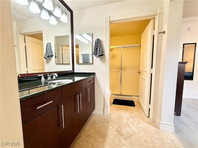 Building Photo - 270 E Flamingo Rd