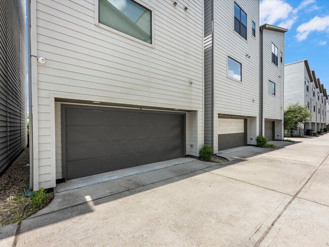 Building Photo - 1615 Milby St