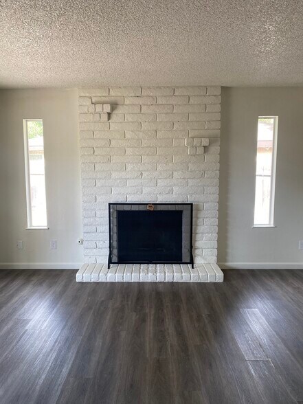 Building Photo - 3136 W Austin Way