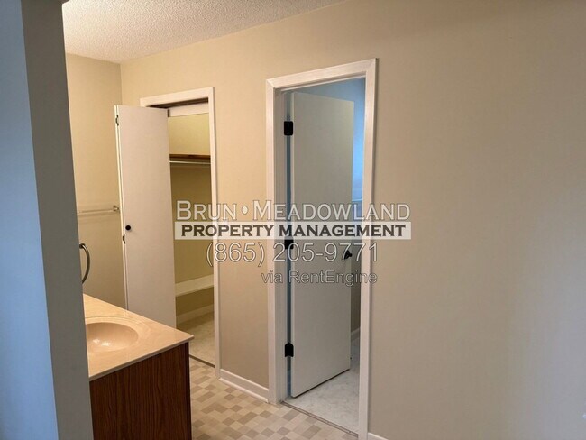 Building Photo - 103 Mapletree Ln