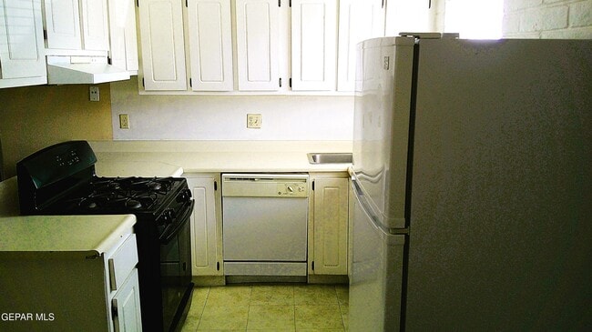 Building Photo - 3022 E Glen Dr