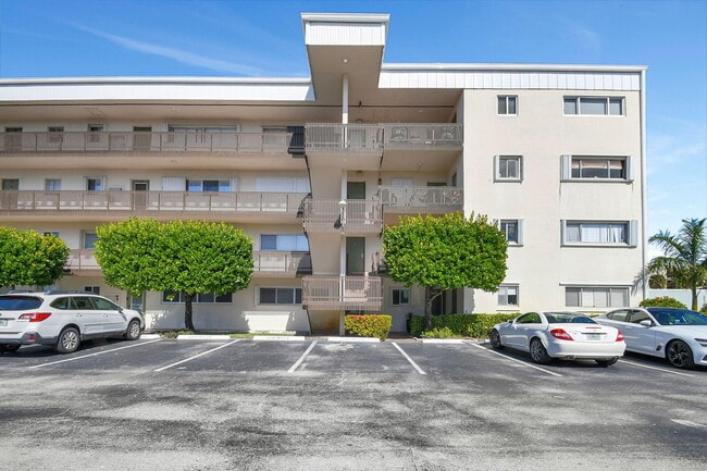 Primary Photo - 300 Waterway Dr S
