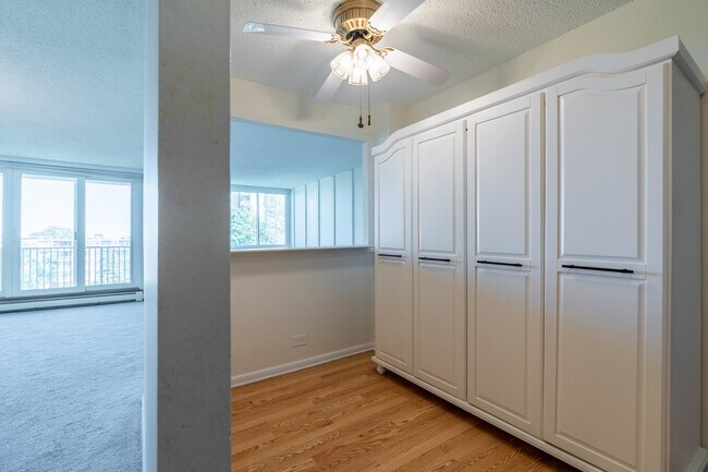 Building Photo - 2211 S Highland Ave