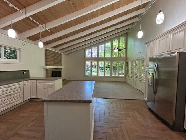 Building Photo - Charming 3bed/2.5Bath  Bennett Valley Home...