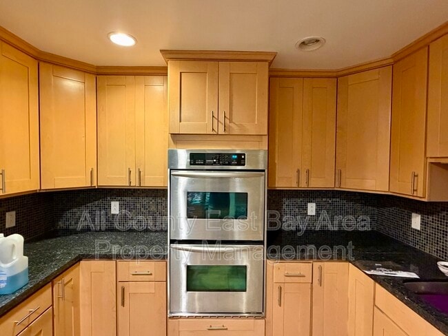 Building Photo - 224 Cordova St