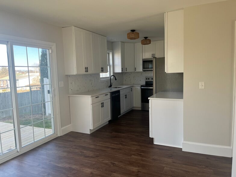 Building Photo - 112 W S St