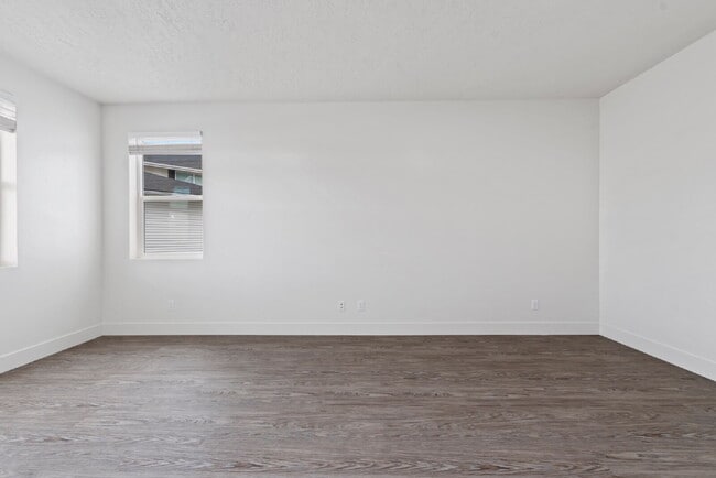 Building Photo - "Discover Comfort & Style: Spacious 3-Bed,...