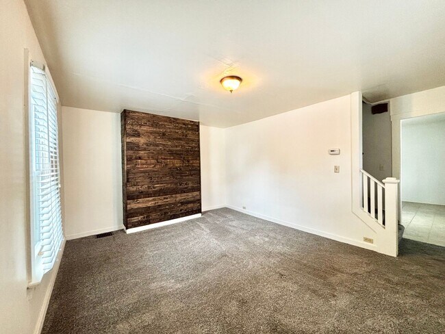 Building Photo - 307 Mulberry Ln