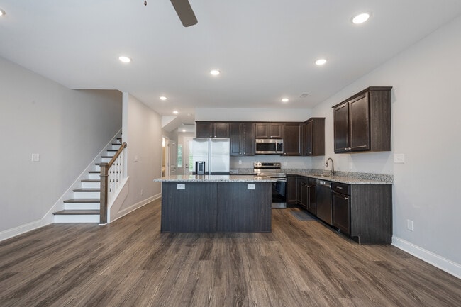 Building Photo - 7429 Thomas Ln