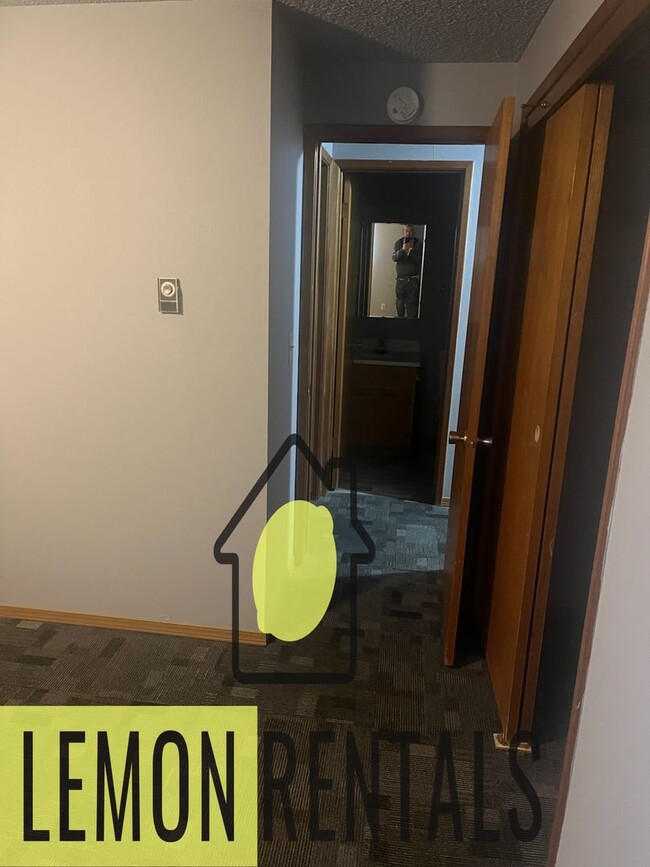 Building Photo - 3 bedroom house for rent $1,100.00 per month