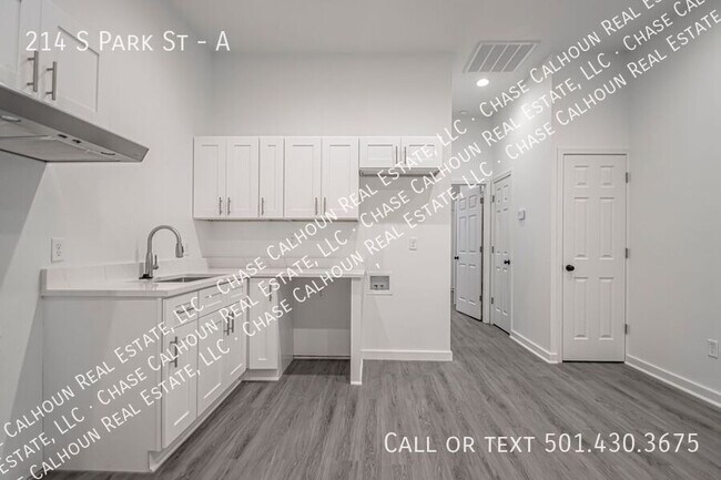 Building Photo - 214 S Park St