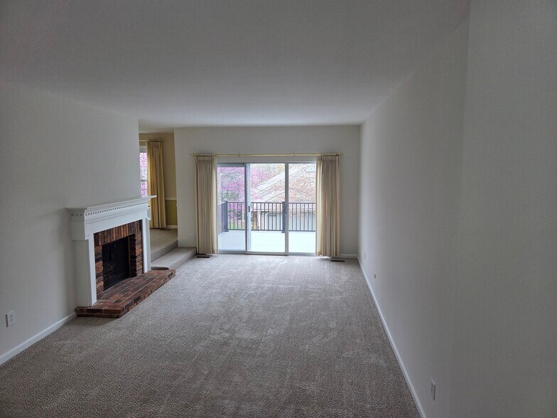 Building Photo - 2313 Manor Lake Ct