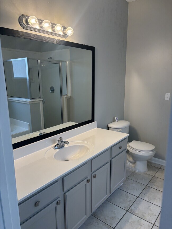 Building Photo - 9150 Cinderhill Cove E