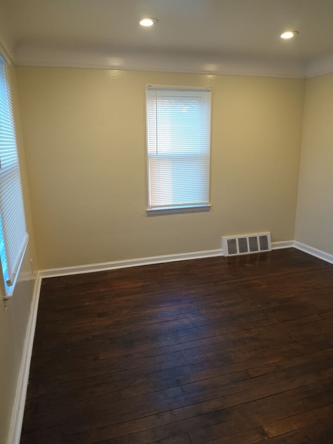 Building Photo - 2 Bedroom Section 8 Home for Lease