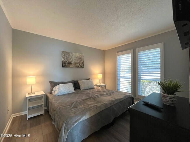 Building Photo - 250 Sugar Gum Ln