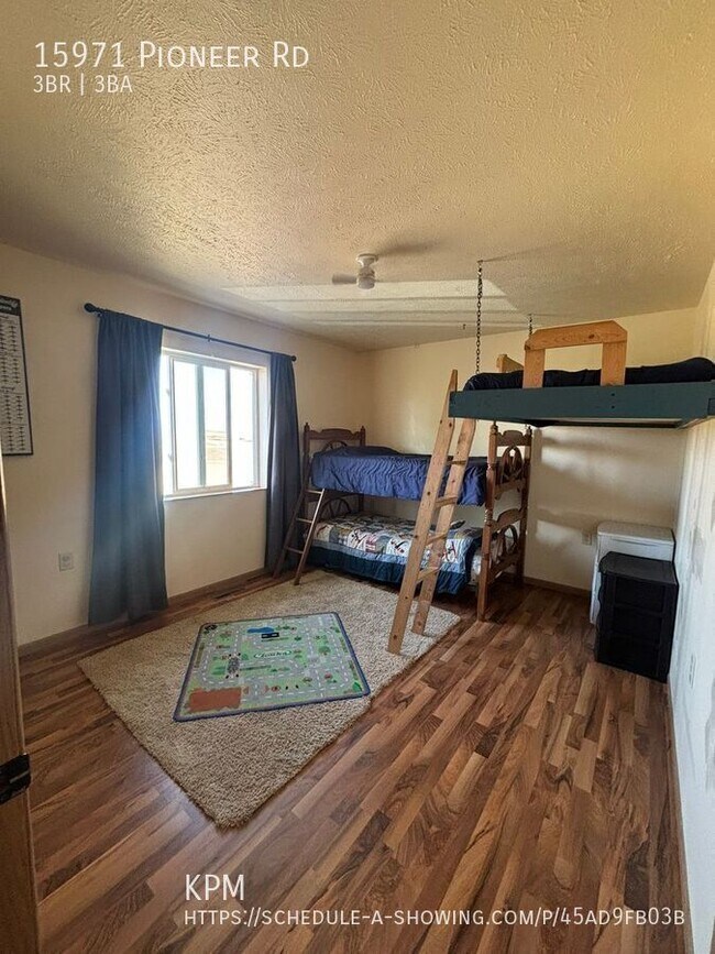 Building Photo - 15971 Pioneer Rd